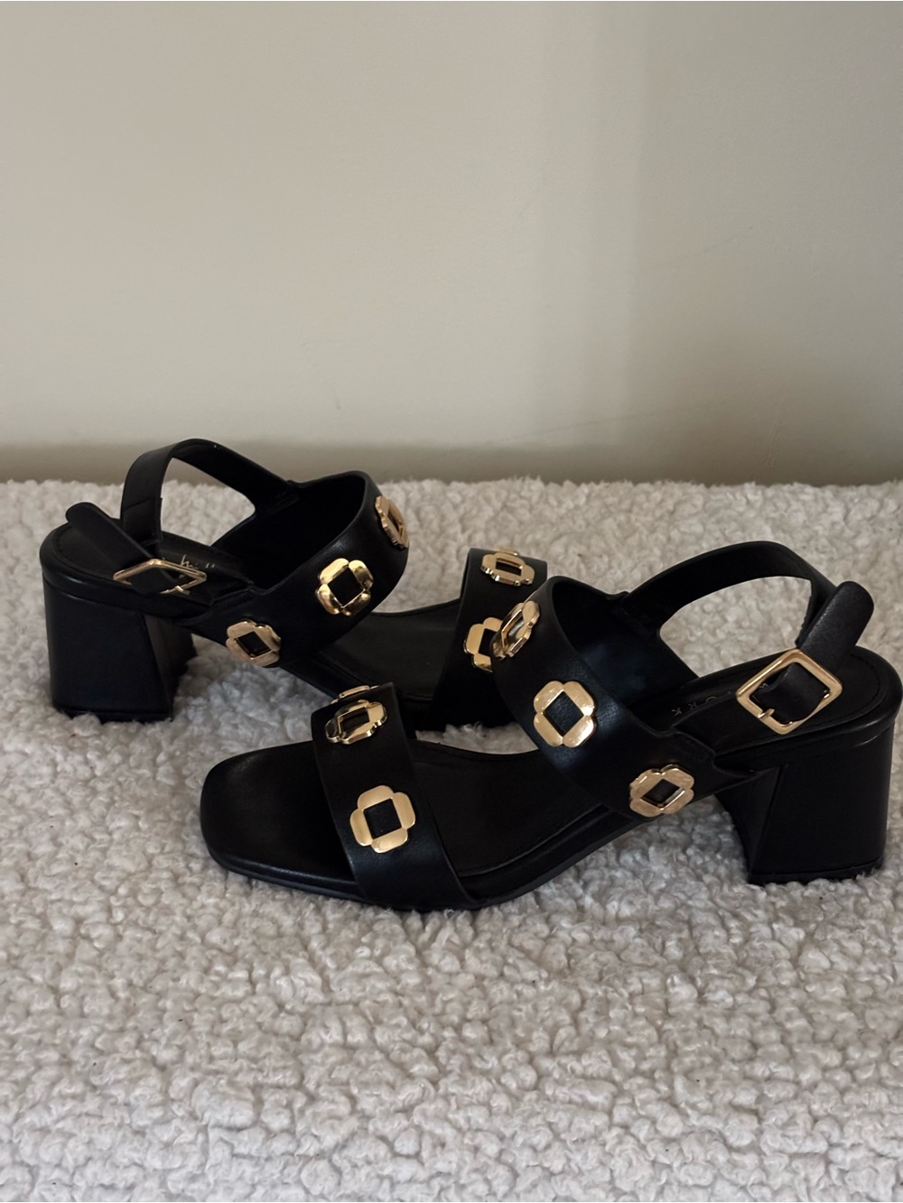 NWOT Nicole Miller New York Sandals